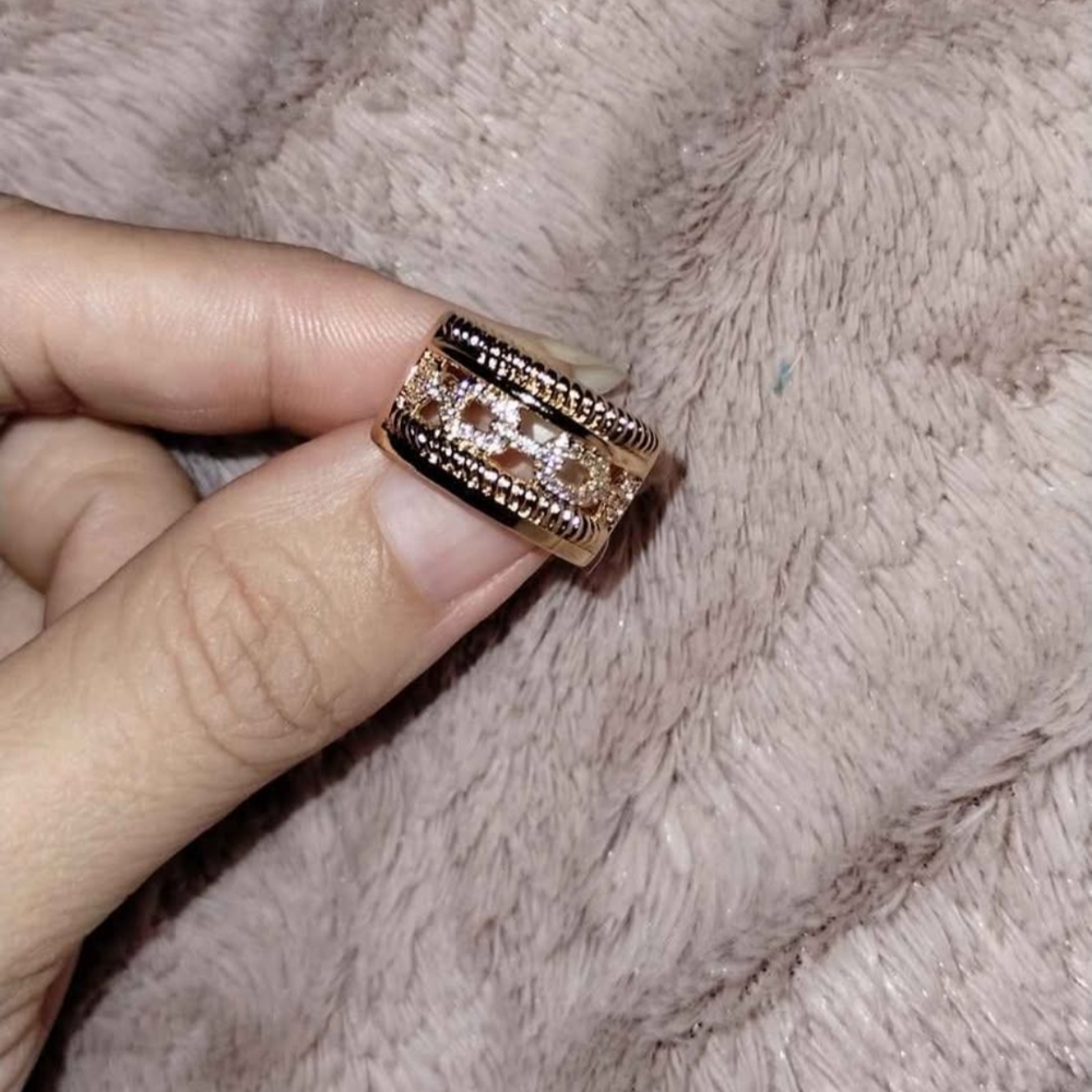 Elegant Gold and Silver Women's Ring